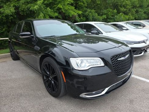 Used 2017 Chrysler 300 C w/ Safetytec Plus Group RWD image 7