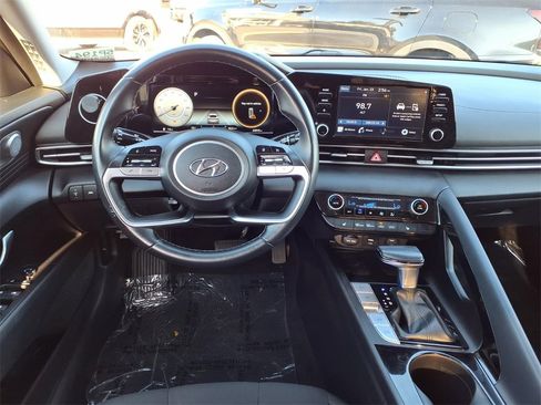 Used 2021 Hyundai Elantra SEL w/ Convenience + Premium Package image 12