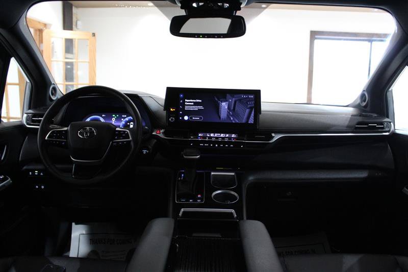 Used 2025 Toyota Sienna XLE Woodland Edition AWD/4WD image 15