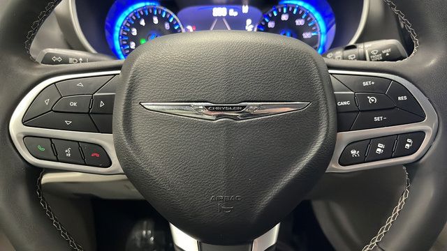 Used 2024 Chrysler Pacifica Touring-L FWD image 15