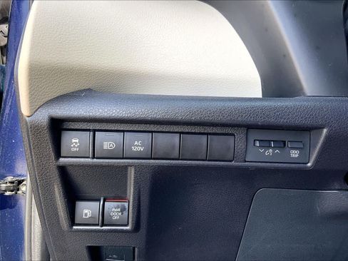 Used 2023 Toyota Sienna XLE w/ XLE Plus Package FWD image 33