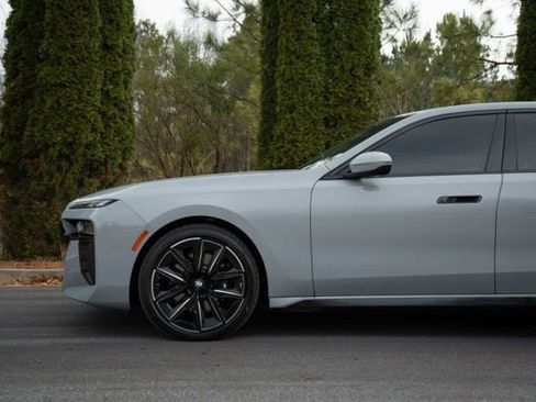 Used 2023 BMW 760i xDrive w/ Executive Package image 6