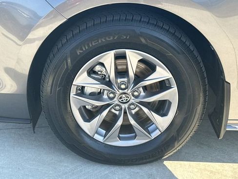 Certified 2024 Toyota Sienna XLE w/ XLE Plus Package FWD image 24