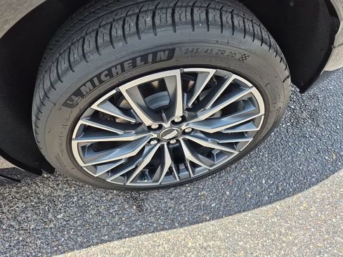 Used 2025 Cadillac XT4 Sport FWD image 28
