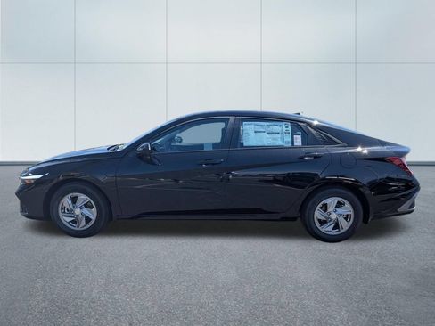 New 2026 Hyundai Elantra SE FWD image 3