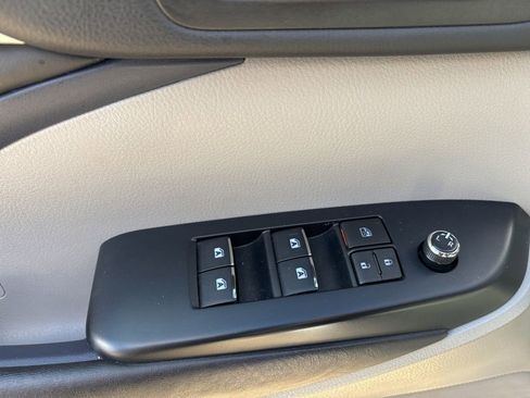 Used 2017 Toyota Highlander Limited image 12