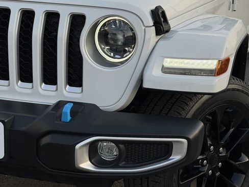 Used 2023 Jeep Wrangler Unlimited Sahara AWD/4WD image 9