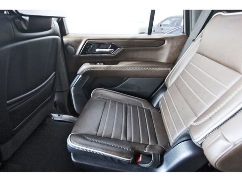 Used 2025 GMC Yukon Denali Ultimate AWD/4WD image 12