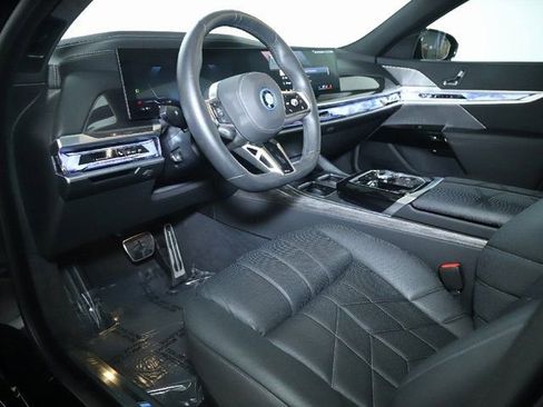 Certified 2025 BMW i7 xDrive60 image 19
