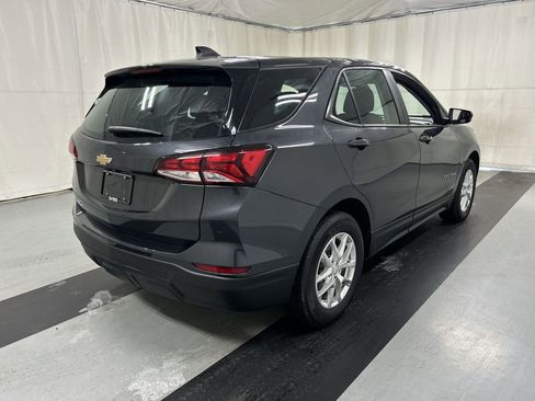 Used 2022 Chevrolet Equinox LS image 2