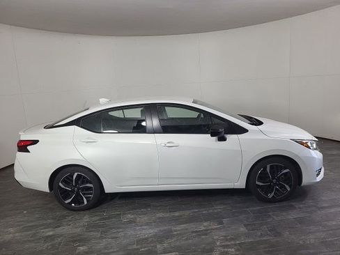 Used 2024 Nissan Versa SR image 3
