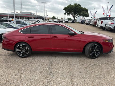 Used 2025 Honda Accord Sport image 2