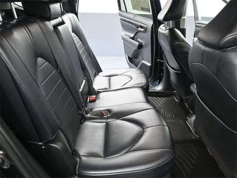 Used 2022 Toyota Highlander XLE image 29