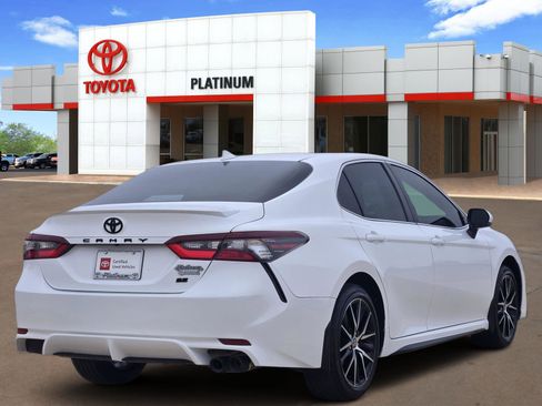 Used 2024 Toyota Camry SE image 5
