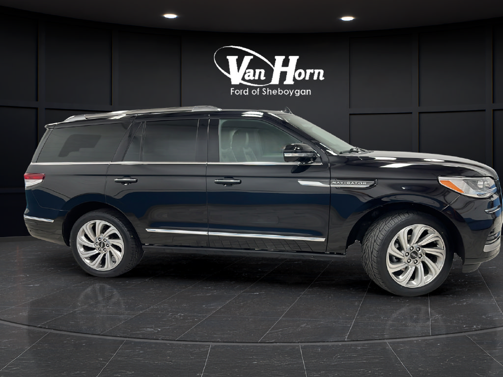 Used 2024 Lincoln Navigator Reserve AWD/4WD image 8