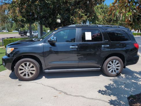 Used 2011 Toyota Sequoia Platinum RWD image 7