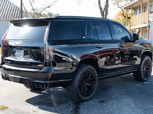 Used 2024 Cadillac Escalade V w/ LPO, ONYX Package image 8