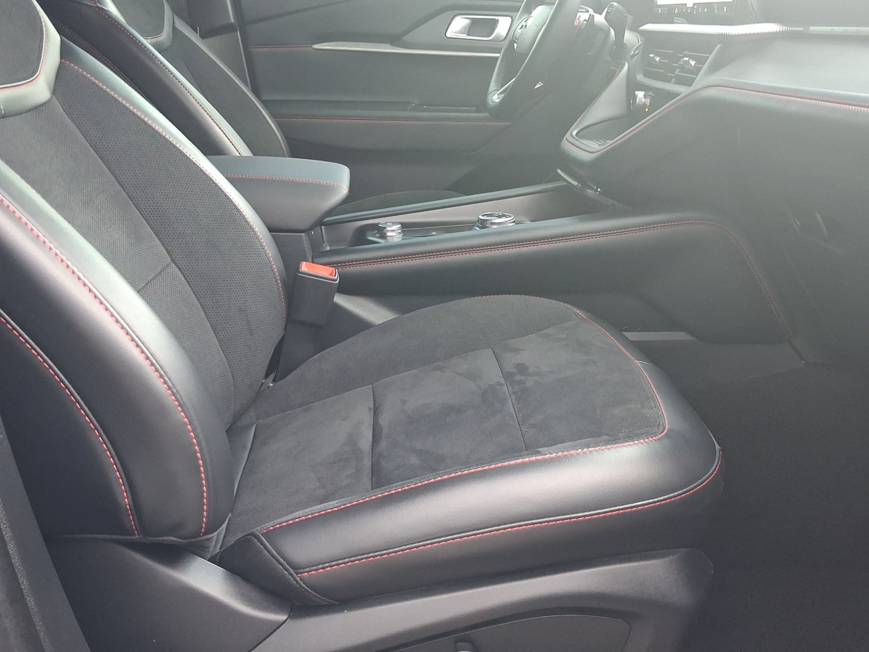 Used 2025 Ford Explorer ST AWD/4WD image 32