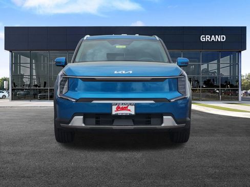 New 2026 Kia EV9 Wind AWD/4WD image 3