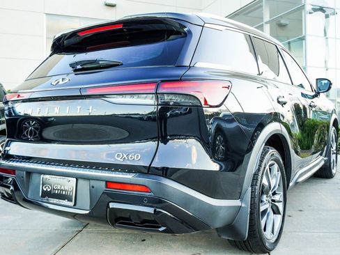 Used 2023 INFINITI QX60 Luxe w/ Vision Package image 9