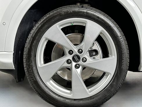 Used 2025 Audi Q5 Premium Plus w/ Premium Plus AWD/4WD image 11