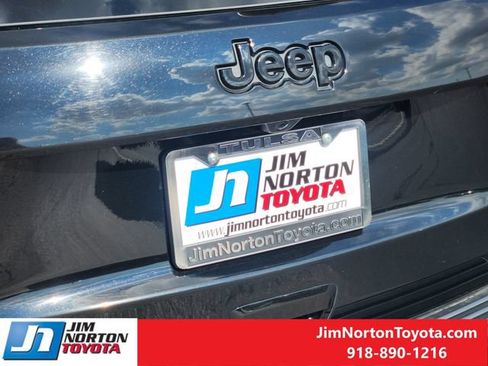 Used 2022 Jeep Grand Cherokee Laredo X AWD/4WD image 13