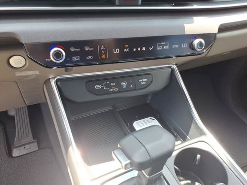 New 2026 Kia Carnival EX FWD image 23