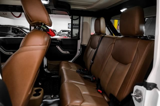 Used 2017 Jeep Wrangler Unlimited Sahara w/ Connectivity Group AWD/4WD image 34