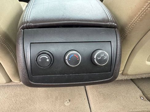 Used 2011 Buick Enclave CXL FWD image 8