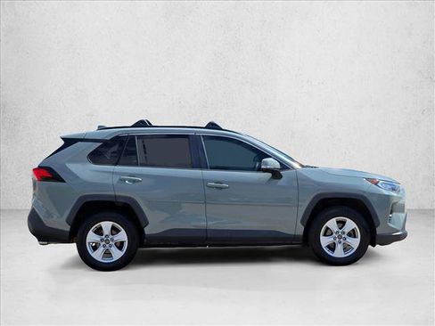 Used 2020 Toyota RAV4 XLE w/ Convenience Package FWD image 4