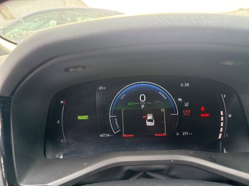 Used 2025 Toyota Camry SE image 10