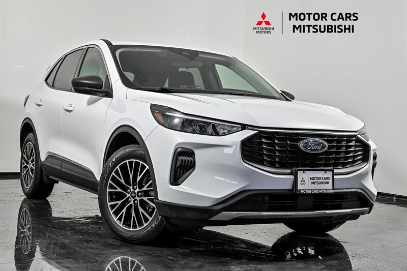 Used 2023 Ford Escape Active AWD/4WD image 1