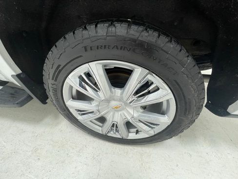 Used 2022 Chevrolet Silverado 1500 High Country w/ High Country Premium Package AWD/4WD image 10