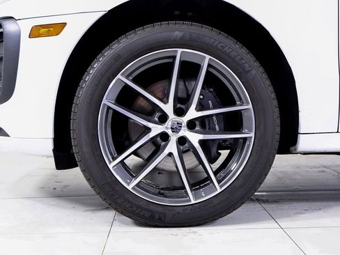 Certified 2024 Porsche Macan image 29