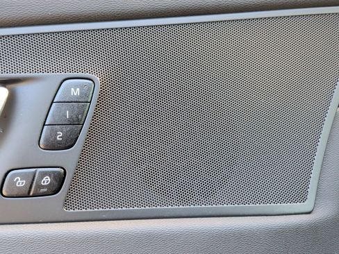 Used 2025 Volvo XC60 B5 Plus image 29