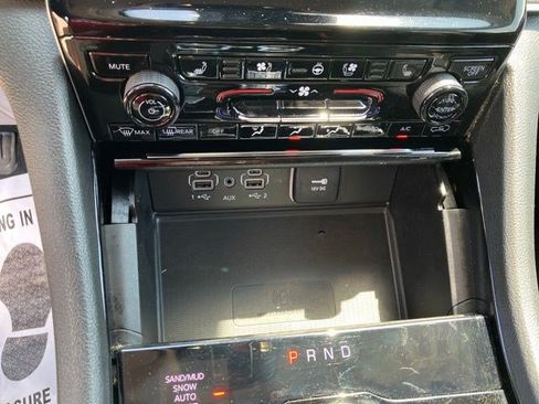 Certified 2023 Jeep Grand Cherokee Limited w/ Luxury Tech Group II AWD/4WD image 18