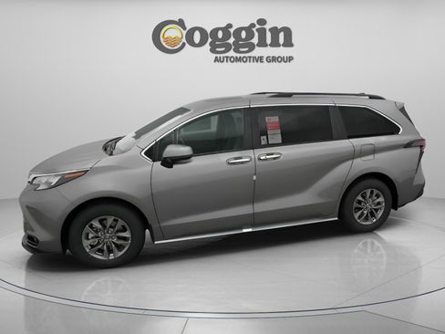 New 2026 Toyota Sienna XLE image 4