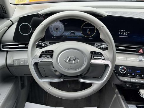 Certified 2023 Hyundai Elantra SEL w/ Convenience Package FWD image 15