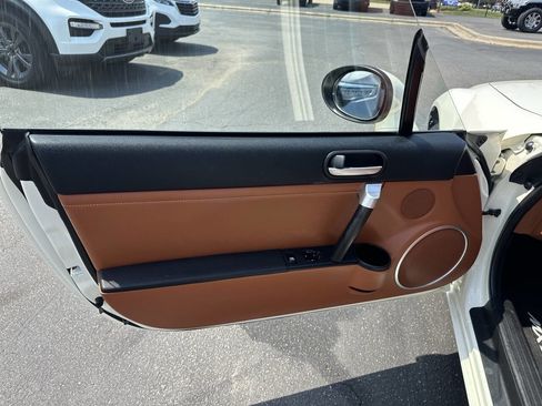 Used 2006 MAZDA MX-5 Miata Grand Touring image 11