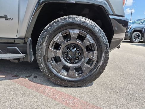 Used 2026 GMC Hummer EV 3X AWD/4WD image 16