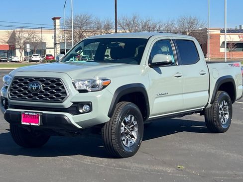 Used 2023 Toyota Tacoma TRD Off-Road AWD/4WD image 9