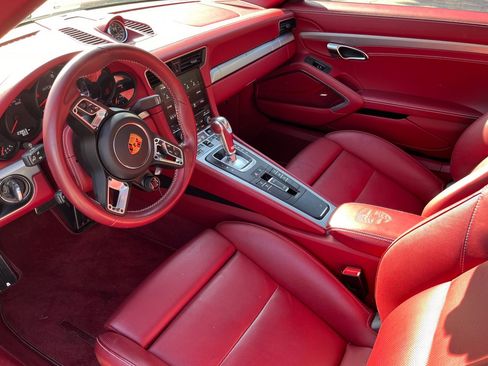 Used 2019 Porsche 911 Targa 4 GTS image 3