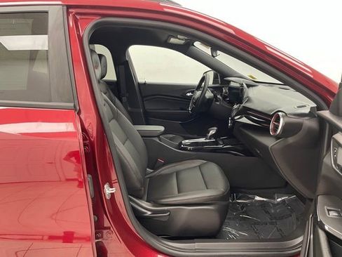 Used 2025 Chevrolet Trax RS w/ Driver Confidence Package FWD image 14