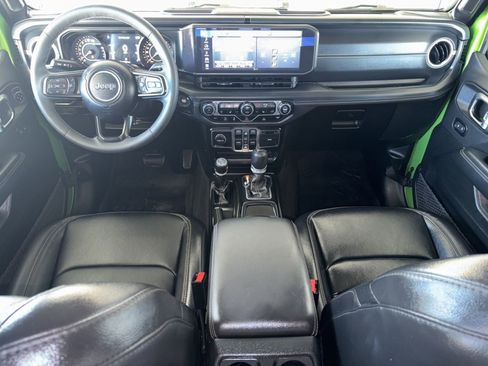 Used 2025 Jeep Gladiator Sport image 35