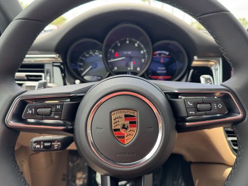 New 2025 Porsche Macan image 37
