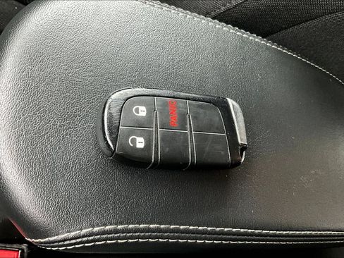 Used 2023 Jeep Renegade Latitude AWD/4WD image 35