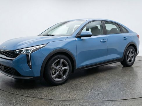 Used 2025 Kia K4 LXS image 3