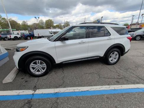 Certified 2023 Ford Explorer XLT w/ Equipment Group 202A AWD/4WD image 4