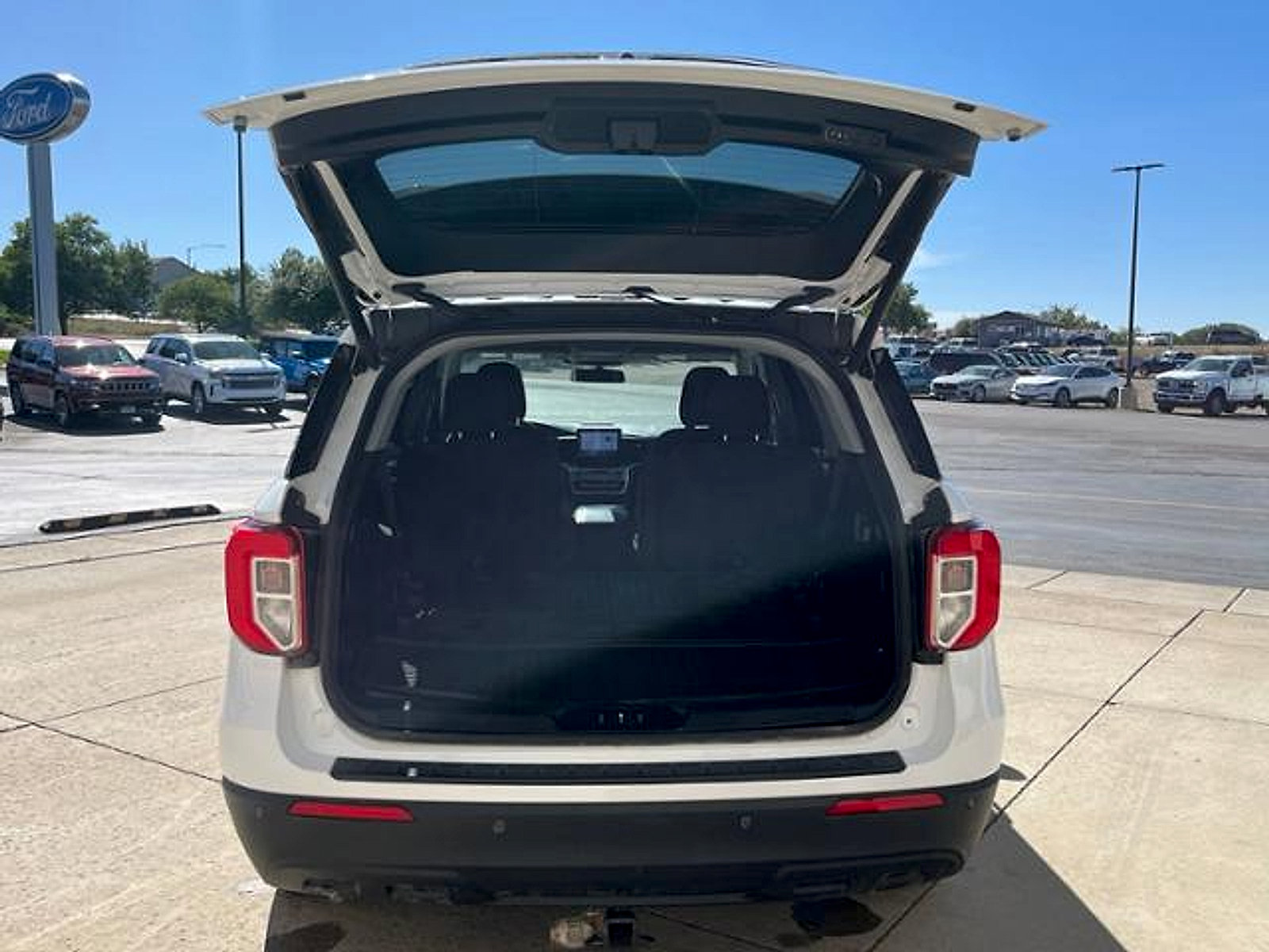 Used 2022 Ford Explorer XLT AWD/4WD image 7