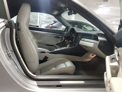 Used 2018 Porsche 911 Carrera image 25